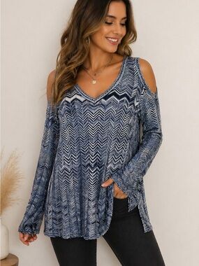 White House Black Market Chevron Knit Cold Shoulder Top Blue XS